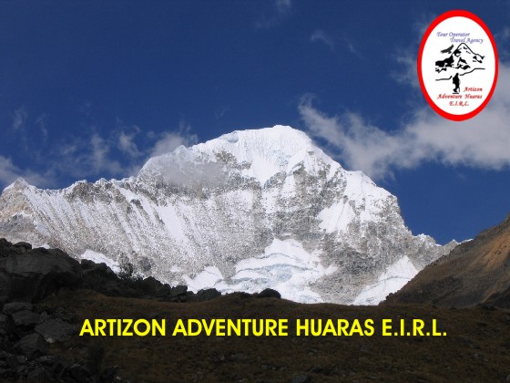 NEVADO SANTA  CRUZ VISTO DESDE EL CAMPO BASE NORTE ALPAMAYO